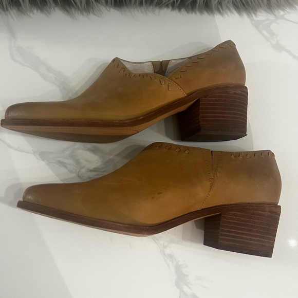 Caslon Julian Slip On Pointed Toe Ankle Booties, Tan Leather, Womens Size 9.5 - Picture 5 of 9